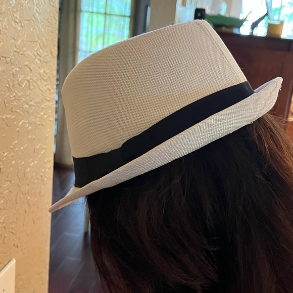 Accessories - Woman’s Fedora Hat. White with Black Ribbon